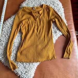 Old Navy Golden Long Sleeve Ribbed Top